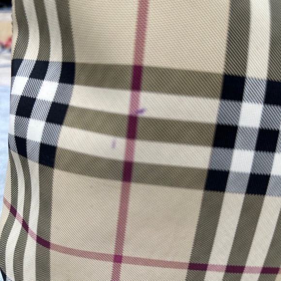 Authentic Burberry Nova check Medium Tote - Picture 2 of 10